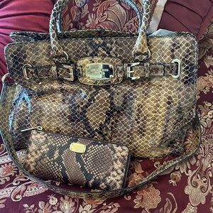 Elegant Snakeskin Shoulder Bag and Wallet Set